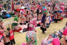 Jour de marché de Cao Son, commune de Cao Son (Lao Cai). Photo: TTĐT Lao Cai