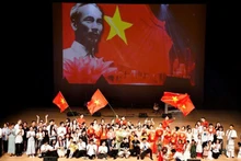 Programme artistique spécial « Fiers de notre Patrie » à Osaka au Japon. Photo: NDEL