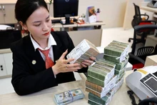 Les banques mettent en œuvre diverses solutions pour soutenir les entreprises. Photo : Vietnam+