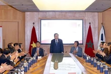 Le président de l'Assemblée nationale, Tran Thanh Man, assiste à la table ronde politique pour la promotion de la coopération entre le Vietnam et le Maroc. Photo : VNA