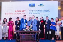 Lors de la cérémonie de signature entre l'UNESCO et la SOVICO. Photo: NDEL