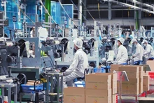 Le secteur privé, longtemps qualifié de composante importante, est désormais considéré comme l’un des moteurs essentiels de croissance de l’économie nationale. Photo : VNA.