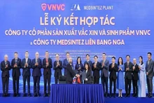 Lors de la cérémonie de signature. Photo : https://vnexpress.net/