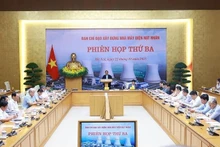 Le Premier ministre Pham Minh Chinh, chef du Comité de pilotage pour la construction de la centrale nucléaire, a présidé la troisième réunion du Comité dans l'après-midi du 22 octobre. Photo : VNA.