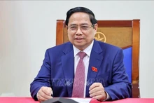 Le Premier ministre vietnamien Pham Minh Chinh s'entretient par téléphone avec Alexeï Likhatchev, directeur général de Rosatom. Photo : VNA.