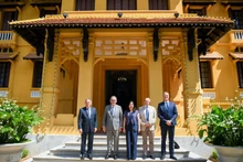 La vice-ministre des Affaires étrangères, Lê Thi Thu Hang, et la délégation du groupe interparlementaire d’amitié France–Vietnam du Sénat français. Photo : ministère des Affaires étrangères
