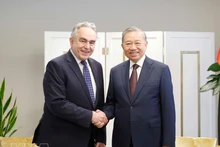 Le secrétaire général du Parti communiste du Vietnam, To Lam, et l’ancien secrétaire d’État adjoint américain Kurt Campbell. Photo : VNA.