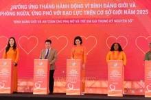 Signature de l'engagement promouvant l'égalité des genres dans l'ère numérique. Photo: VNA