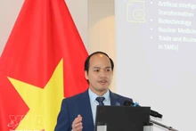 Phung Quoc Tri, président de l’Association des intellectuels vietnamiens en Belgique-Luxembourg (ViLaB), au séminaire. Photo : VNA.