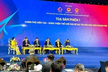 Intervenants partageant lors du Forum national « Culture et Entreprise » 2026, Photo : VNA.