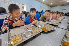 Élèves de l'internat de l'école primaire et secondaire Xin Chai pour minorités ethniques, dans le district de Vi Xuyen, province de Ha Giang, au Nord du Vietnam. Photo : VNA.