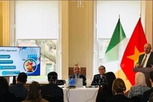 John Cullen, PDG d'Auranta (Irlande), groupe agroalimentaire et d'alimentation animale, présente des technologies et des produits respectueux de l'environnement. Photo : VNA.