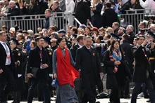 Le secrétaire général du Parti communiste du Vietnam, Tô Lâm, et son épouse assistent à la parade militaire sur la Place Rouge à pour marquer le 80e anniversaire de la victoire de l'Union soviétique dans la Grande Guerre patriotique. Photo : RIA Novosti/VNA