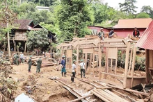 Le Premier ministre a ordonné aux dirigeants locaux de parachever la « Campagne Quang Trung » lancée par lui-même pour accélérer la reconstruction des maisons détruites ou endommagées après les catastrophes naturelles. Photo : https://baochinhphu.vn
