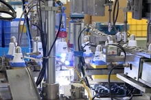 Chaîne de de production d'ampoules de Rang Dong. Photo : NDEL