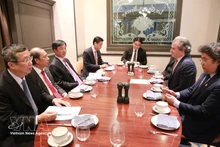 Séance de travail avec Rosen Partners. Photo: VNA.