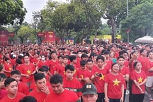 Plus d’un million de personnes à travers le pays ont participé le 16 août au matin à une marche pour un Vietnam uni, fort et durable dans la nouvelle ère. Photo : VNA.