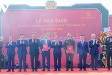 Le ministère de la Sécurité publique prend réception des locaux du Centre de formation et de développement des capacités de maintien de la paix. Photo : VOV.