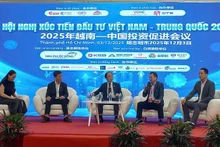 Des intervenants discutent de solutions pour attirer les investisseurs chinois dans les secteurs de haute technologie au Vietnam. - Photo : baodautu