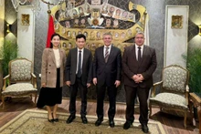 Le Service commercial de l'ambassade du Vietnam en Égypte travaille avec les responsables de l'Administration des douanes égyptiennes. Photo : Service commercial de l'ambassade du Vietnam en Égypte 