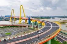 Des projets d’infrastructures clés ont transformé le pays. Photo : VNA.