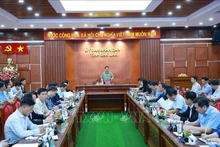 Le Premier ministre Pham Minh Chinh, accompagné d'une délégation de travail, a eu le 29 novembre à Dak Lak une réunion en ligne et en présentiel avec les représentants des quatre provinces du Centre-Sud. Photo: VNA