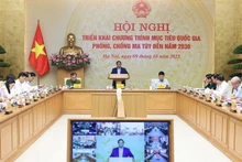 Le Premier ministre Pham Minh Chinh préside une conférence nationale sur le Programme cible national de prévention et de lutte contre les drogues à l’horizon 2030. Photo: VNA