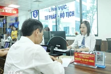 Centre de services administratifs publics du quartier de Dong Da, au 71, rue Ton Duc Thang. Photo : VNA