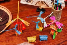 Libellules en bambou de Thach Xa. Photo: congthuong