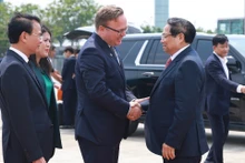 Cérémonie de départ du Premier ministre Pham Minh Chinh et de la haute délégation vietnamienne à l'aéroport international de Noi Bai (Hanoï). (Photo : Duong Giang/VNA)