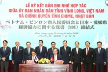 Les dirigeants des deux provinces signent un mémorandum de coopération. Photo: NDEL