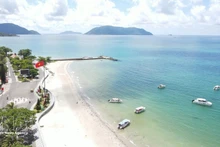 Vue du centre de Con Dao et du quai historique 914. Photo: VNA