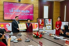 Le Musée Hô Chi Minh reçoit de nombreux documents et d'objets pour l'année 2025. Photo: NDEL