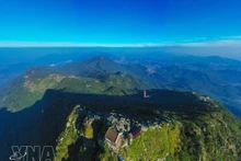 La beauté de Yen Tu réside dans la majesté et la quiétude de ses montagnes et forêts, harmonieusement mêlées au charme ancien et recueilli de son ensemble de pagodes, de tours et de l’univers du bouddhisme zen. Photo: VNA