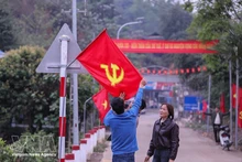 La commune de Muong Sai (Son La) est décorée avec éclat, prête pour la grande fête nationale. Photo : VNA