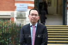 Le Professeur associé et Dr Luong Tuan Anh, de l'Université De Montfort (Royaume-Uni). Photo : VNA