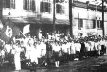 La jeunesse d'avant-garde de Saïgon démontre sa force lors de la Révolution d'août 1945. Photo : Musée de Hô-Chi-Minh-Ville.
