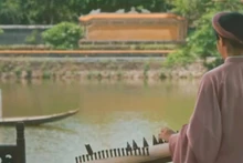 Scène filmée à l'intérieur du tombeau du roi Tu Duc. Photo : extraite d'une vidéo.