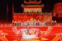 Dans la soirée du 7 août, à la Cité impériale de Thang Long, le Comité populaire de Hanoï a inauguré le Festival international des arts martiaux de Hanoï 2026. Photo : VNA. 