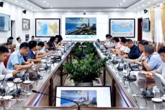 Des responsables se sont réunis à Hanoï le 10 juillet pour examiner la collaboration entre les agences en vue de la construction du Centre de presse international pour la Semaine des dirigeants économiques de l'APEC 2027. Photo : VNA 