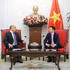 Le vice-ministre vietnamien des Affaires étrangères Ngo Le Van reçoit le chef adjoint du Service des Affaires extérieures de la province chinoise de l’Anhui, Peng Chuan Vu. Photo : Baoquocte.