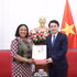 Le vice-ministre des Affaires étrangères Le Anh Tuan reçoit l’ambassadrice Florence Buerki Akonor. Photo : Baoquocte.