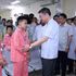 Le Premier ministre Le Minh Hung rend visite aux enfants de l’Hôpital national du cancer du Vietnam, au site de Tan Trieu. Photo : VNA.