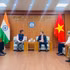 Le président de l’Union des organisations d’amitié du Vietnam, Phan Anh Son, reçoit l’ambassadeur de l’Inde au Vietnam, Tshering Wangchuk Sherpa. Photo : Thoidai.