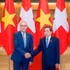 Le président de l’Assemblée nationale (AN) du Vietnam, Tran Thanh Man (droite) et le président de la Confédération suisse, Guy Parmelin. Photo : Nhân Dân.