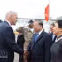 Le secrétaire général du Parti communiste du Vietnam et président de la République, To Lam, accompagné de son épouse Ngo Phuong Ly et d’une délégation vietnamienne de haut range est arrivé dans l’après-midi du 21 octobre (heure locale) à Bruxelles. Photo : VNA.