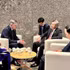 Le ministre vietnamien des Finances, Ngo Van Tuan (droite) rencontre Paschal Donohoe, directeur général et directeur du savoir. Photo : VNA.