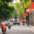 Les rues de Hanoï décorées de drapeaux et de fleurs à l’approche de la Fête nationale