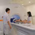 Un patient étranger subit une échographie dans un hôpital privé de la ville de Dà Nang. Photo : VNA.