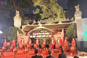 Spectacle artistique du lancement du nouveau circuit touristique du quartier Ba Dinh. Photo : VOV.